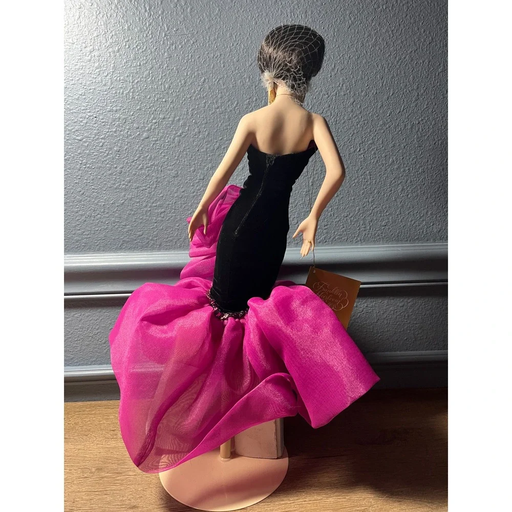 Franklin Heirloom Dolls Collector‎ Doll Elegant Black Pink Gown